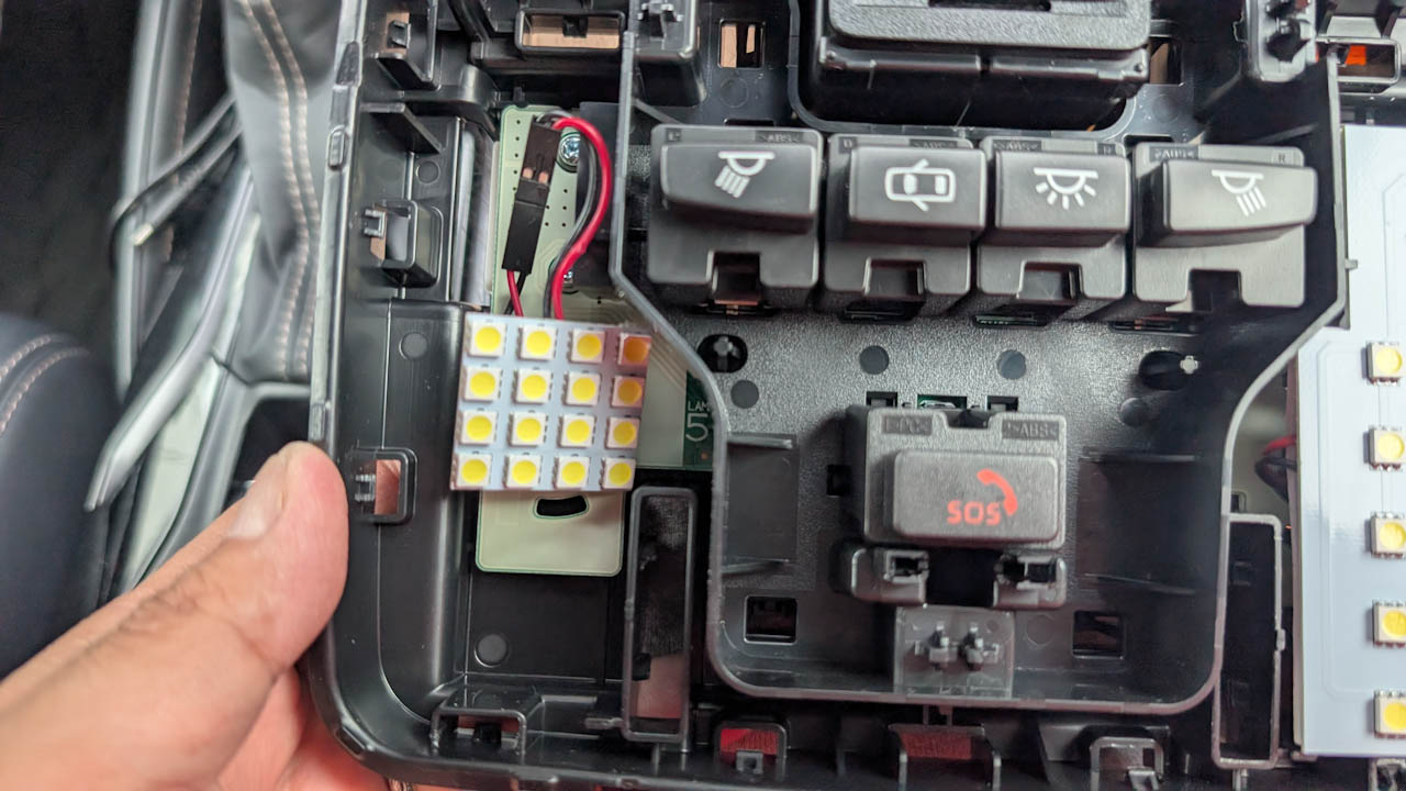 カローラツーリングの社外品LEDルームランプが壊れたので交換しました