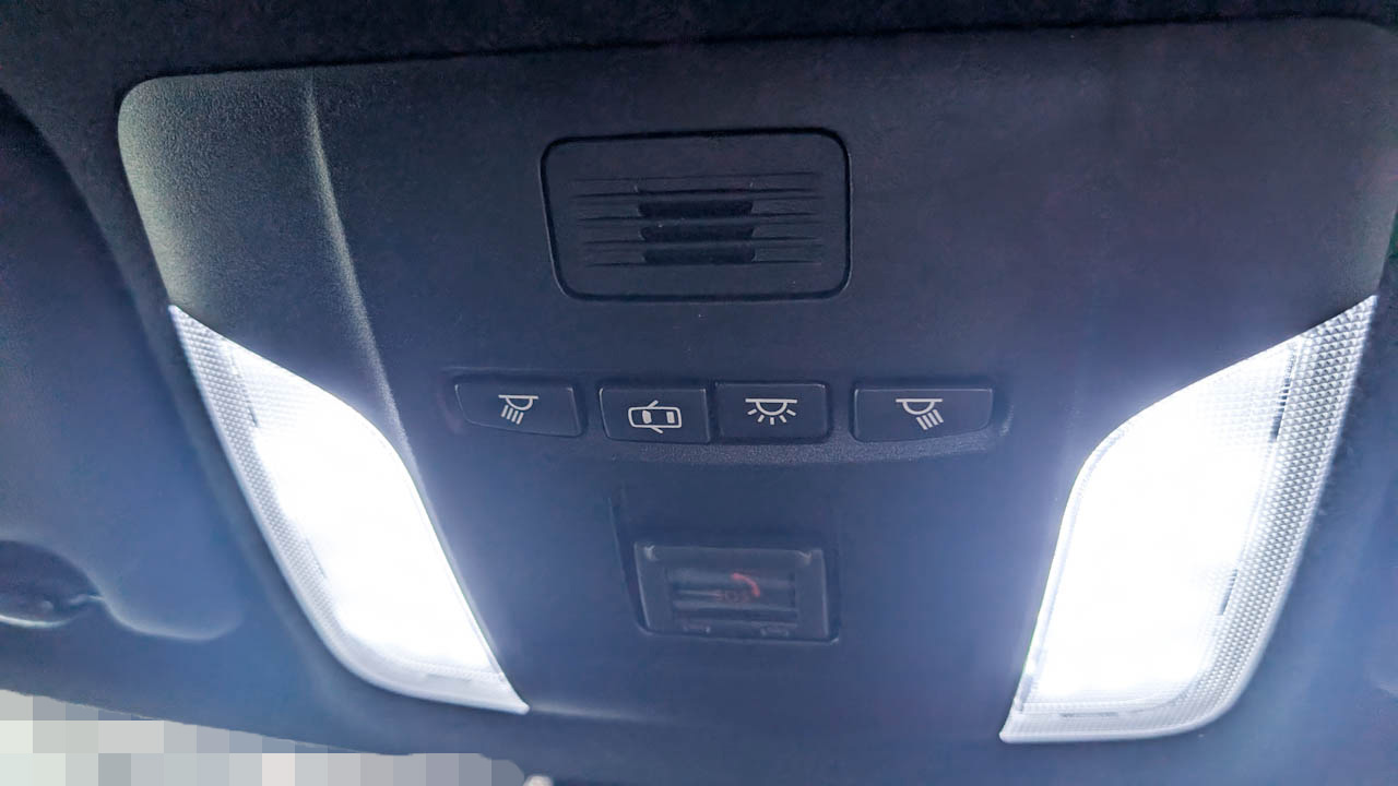 カローラツーリングの社外品LEDルームランプが壊れたので交換しました
