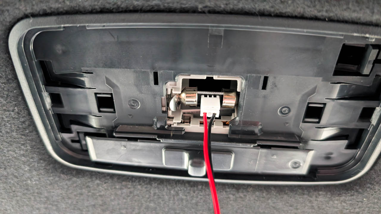 カローラツーリングの社外品LEDルームランプが壊れたので交換しました