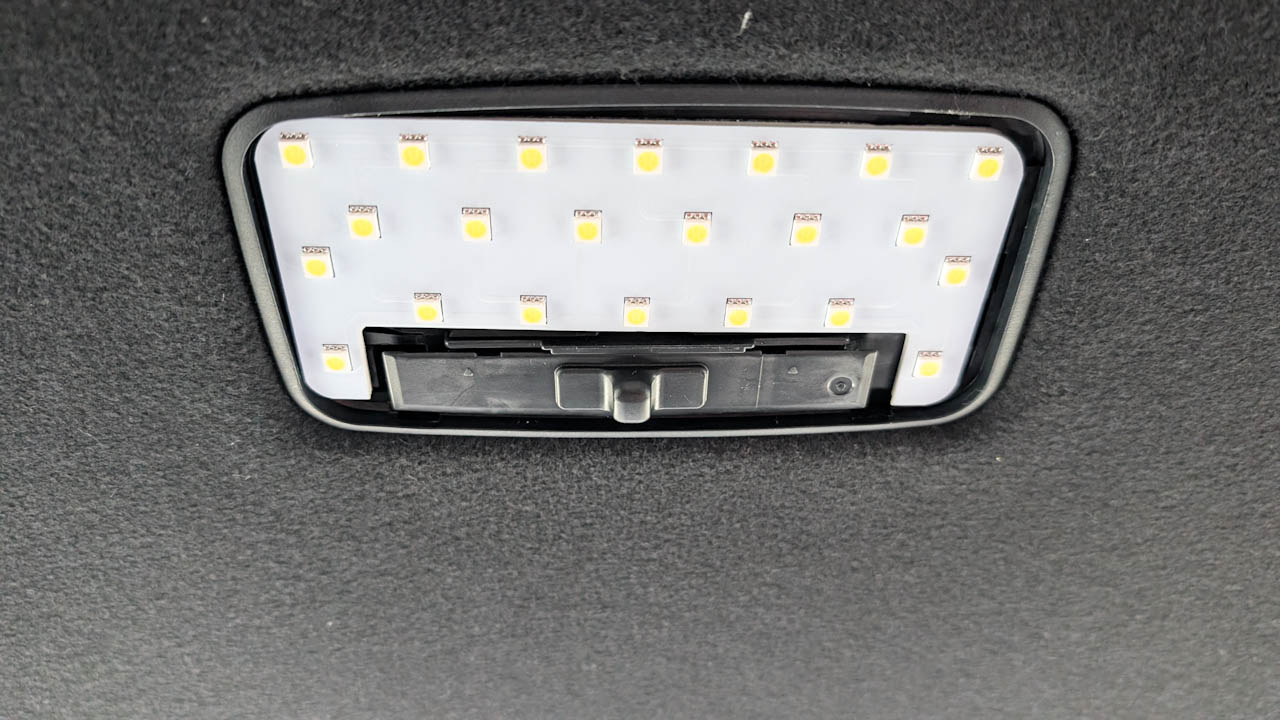 カローラツーリングの社外品LEDルームランプが壊れたので交換しました