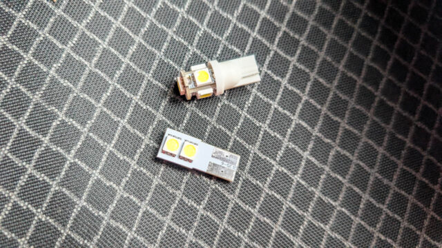 カローラツーリングの社外品LEDルームランプが壊れたので交換しました