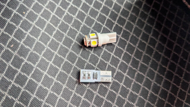 カローラツーリングの社外品LEDルームランプが壊れたので交換しました