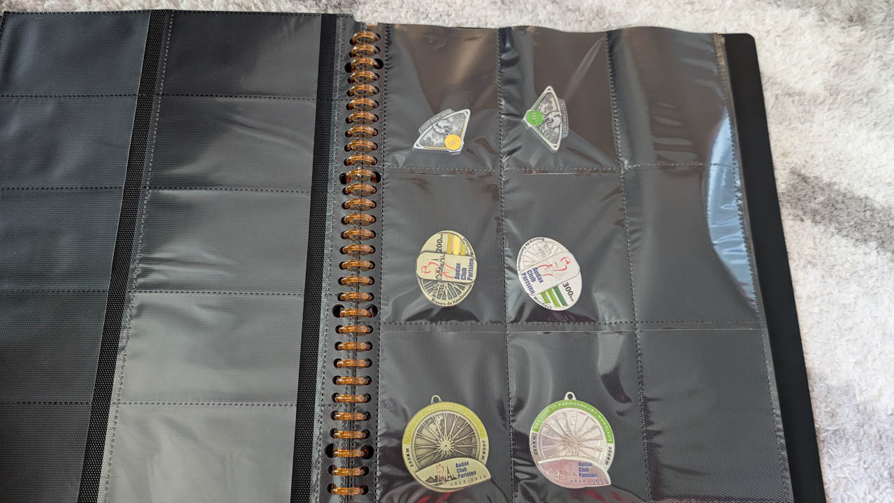 ブルベメダルをカード型のリフィルに入れてみた