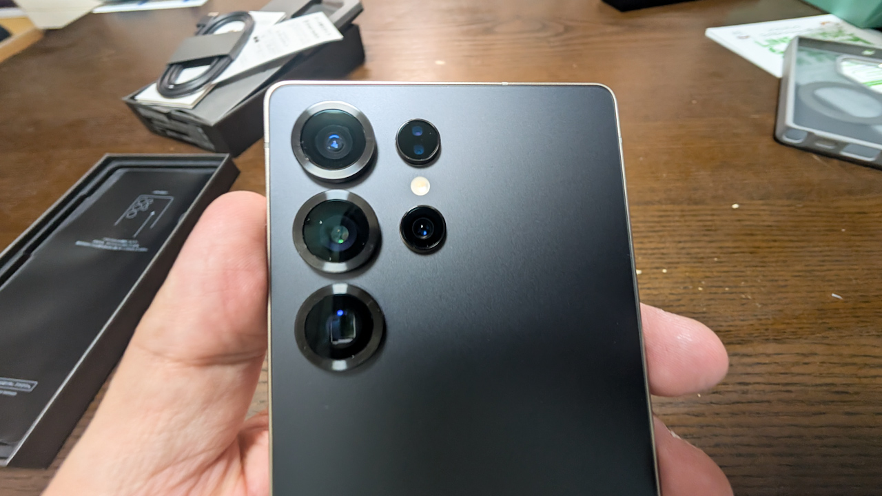 Samsung Galaxy S25 Ultraを開封