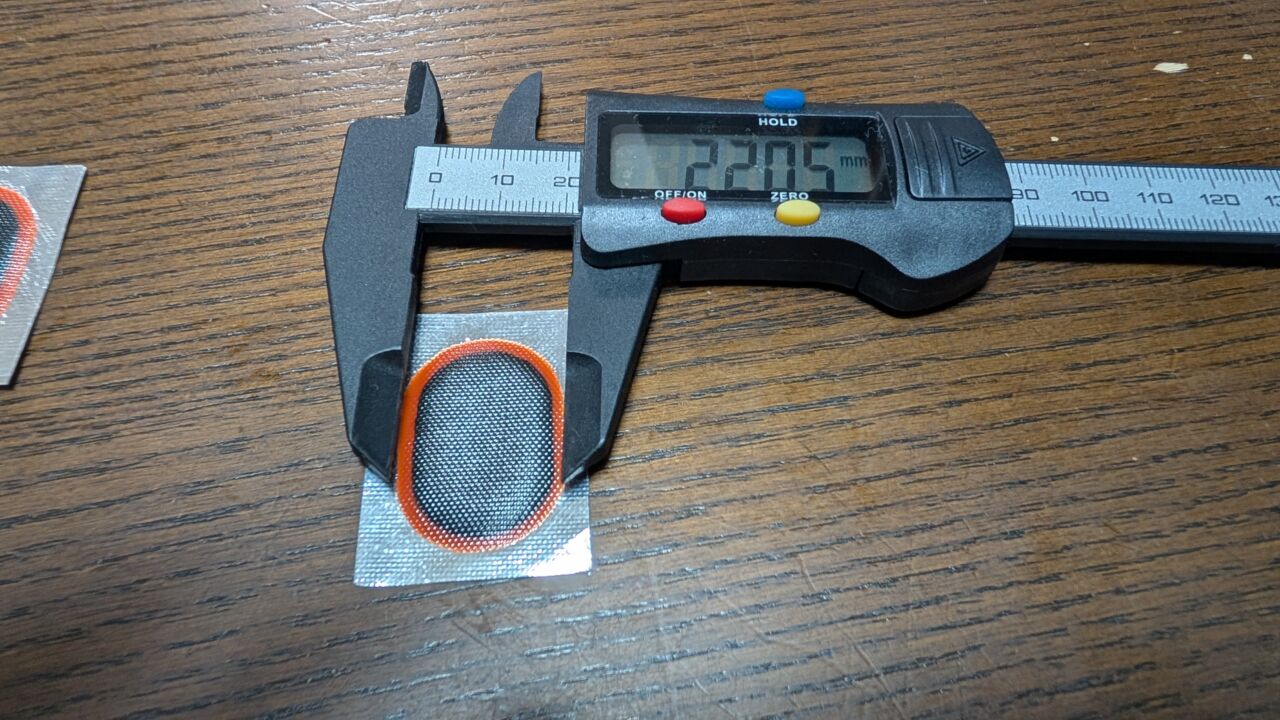 ダイソーでタイヤ修理パッチの小さいのが売ってました