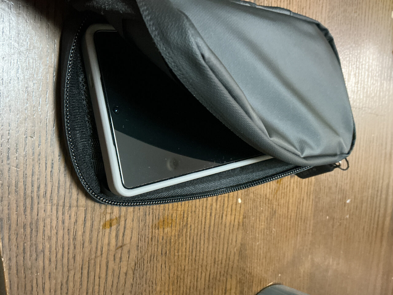 スマホポーチを買い替えました