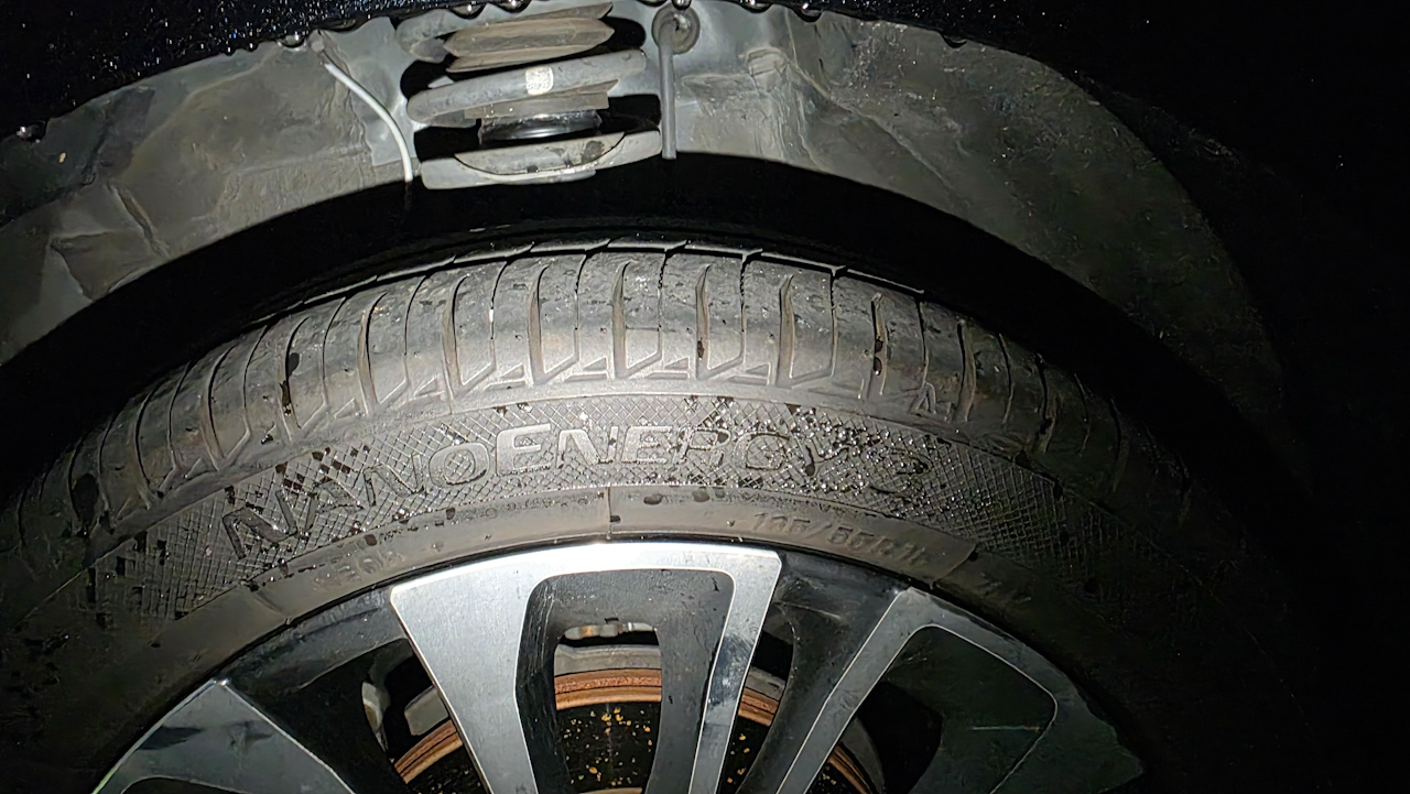 スマホのカメラレンズカバーが駄目だったので新しいのを買ってみた