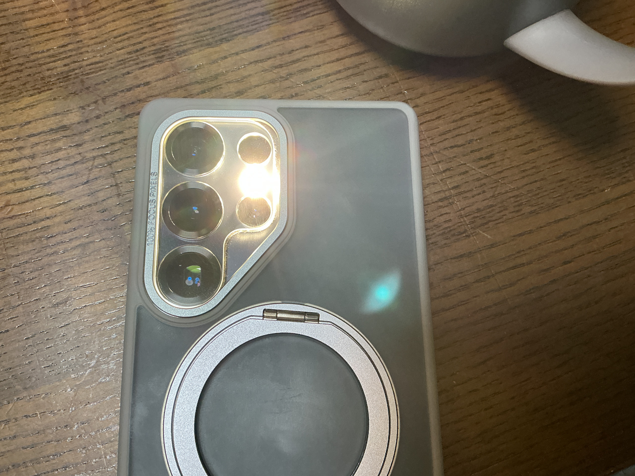 スマホのカメラレンズカバーが駄目だったので新しいのを買ってみた