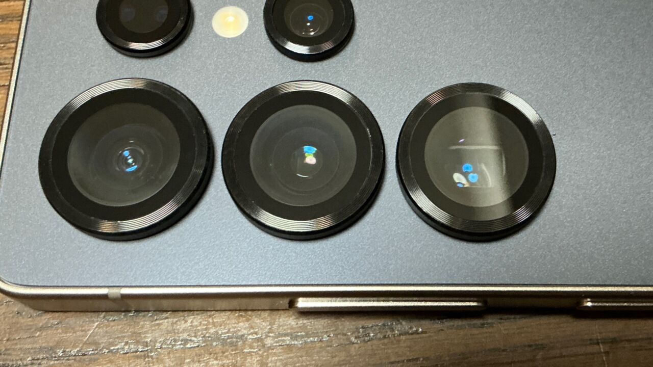 スマホのカメラレンズカバーが駄目だったので新しいのを買ってみた