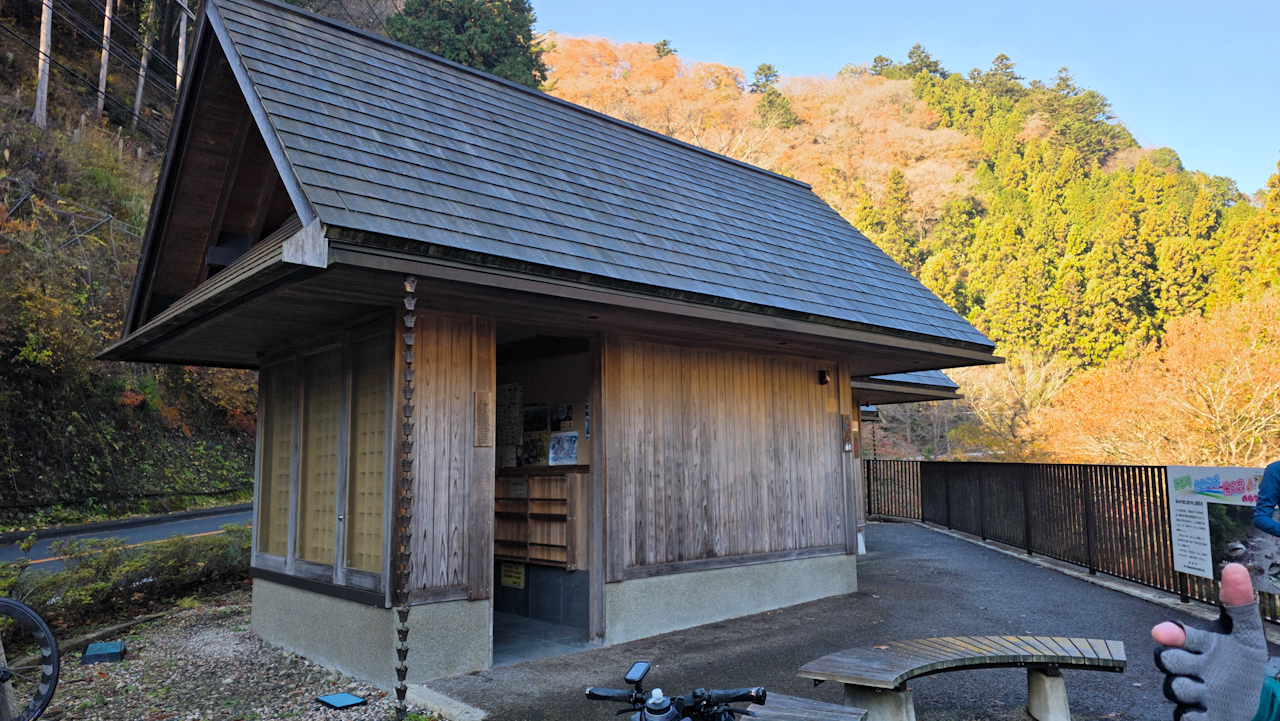 クラブライドで都民の森に行ってきました 檜原村 下元郷公衆トイレ